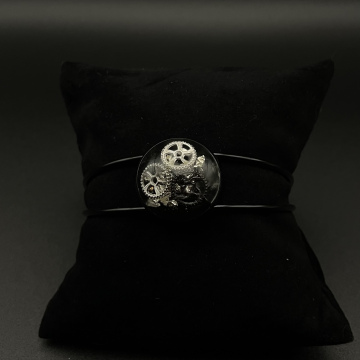 Bracelet jonc cabochon pierres de verres et engrenages argent et noir