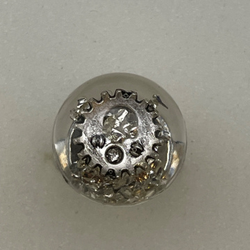 Bague ronde engrenage et pierres de verre argent