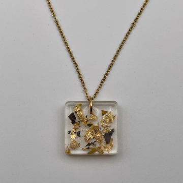 Collier carré feuilles métallisées noires et dorées