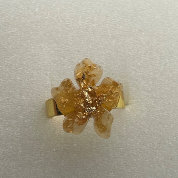 Bague fleur feuilles métallisées dorées