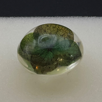 Bague grand rond fleur verte