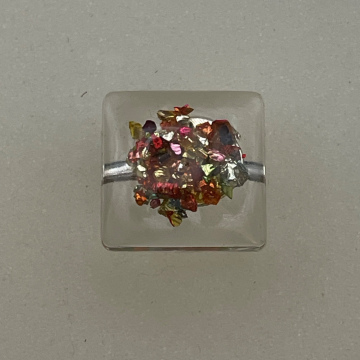 Bague carré pierres de verre multicolores