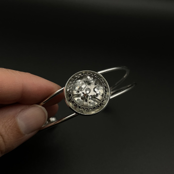 Bracelet jonc cabochon paillettes et engrenage argent